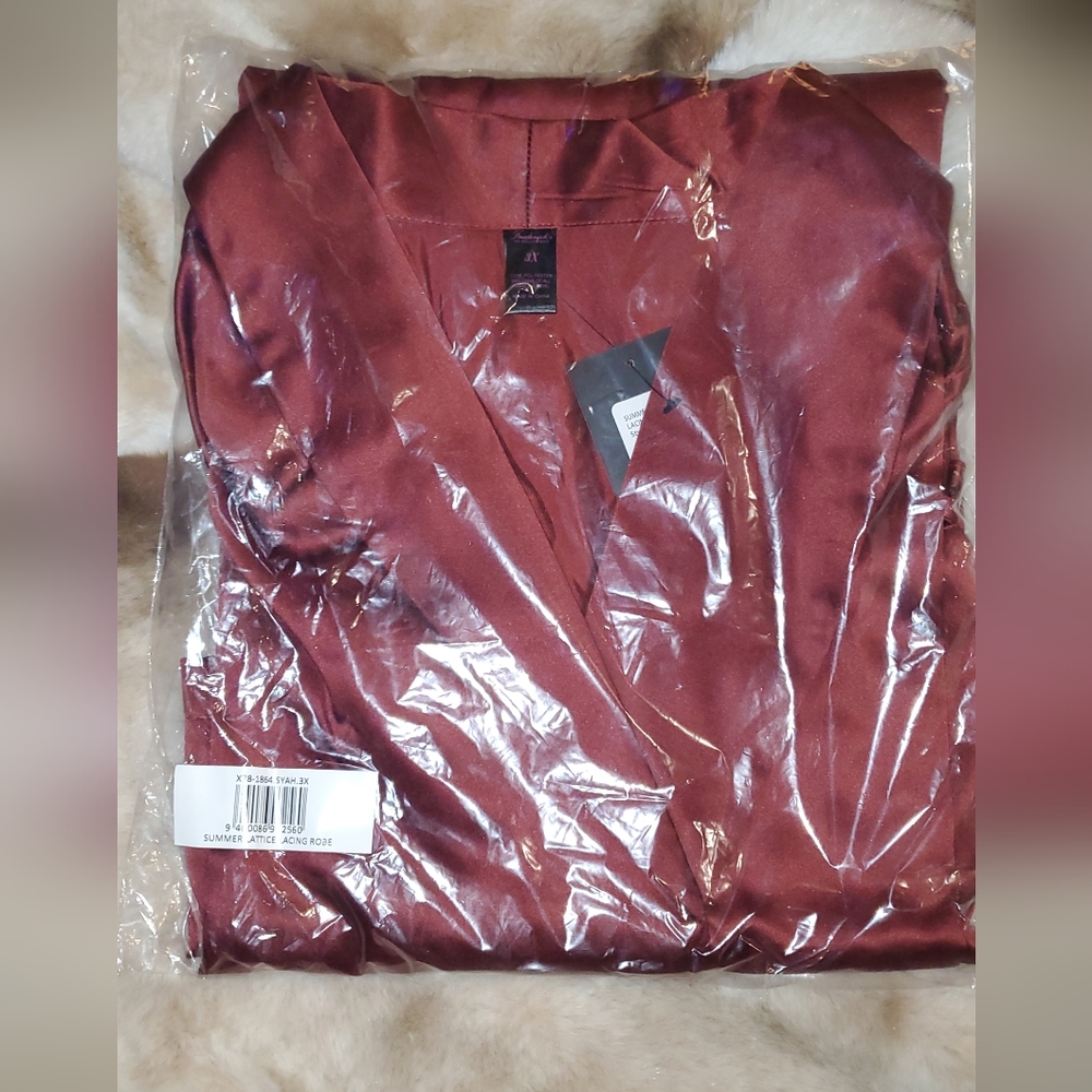 ♡SALE♡ FoH Summer Lattice Satin Robe Dark Red. 2x or 3x sizes. - Picture 6 of 8